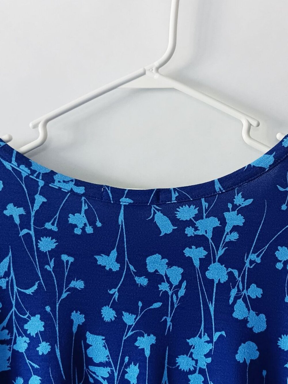 KIM & CAMI Blue Floral Blouse Size M - Picture 6 of 11